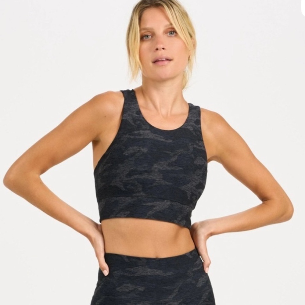 Vuori Juno Strappy Sports Bra in Camo w Removable Cups
